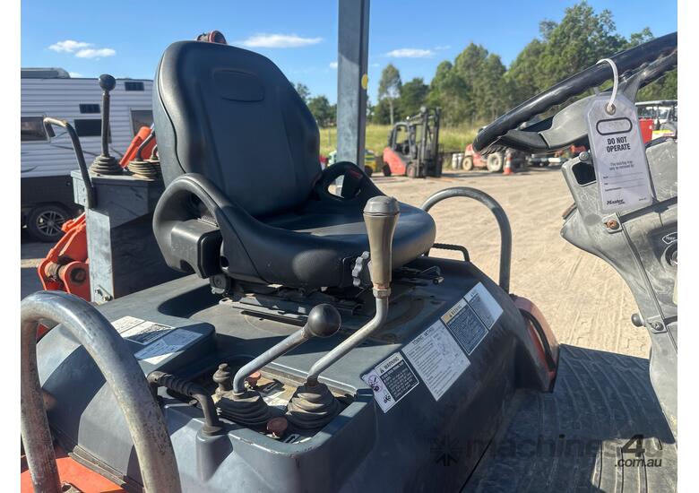 caption Kubota R420S Articulated Wheel Loader