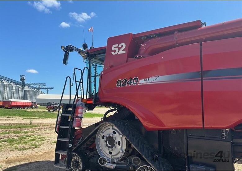2017 CASE IH 8240 Combine 