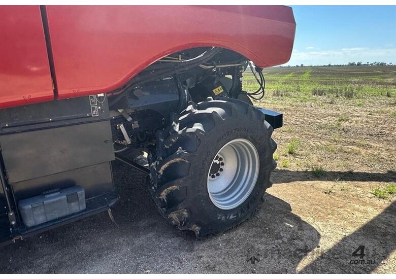2017 CASE IH 8240 Combine 