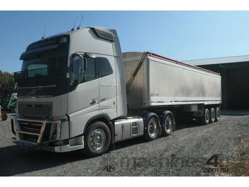 caption Volvo Prime Mover & BTE Alloy Grain Trailer