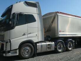 Volvo Prime Mover & BTE Alloy Grain Trailer - picture2' - Click to enlarge