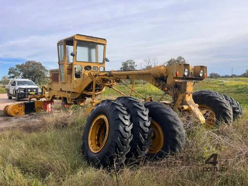 caption Caterpillar 14E Grader
