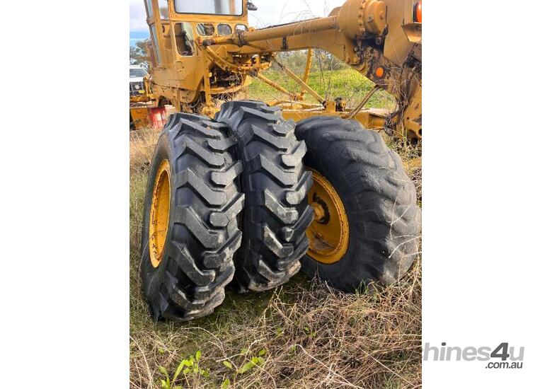 caption Caterpillar 14E Grader