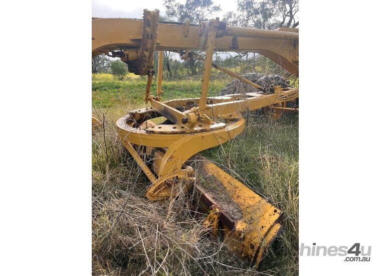 caption Caterpillar 14E Grader