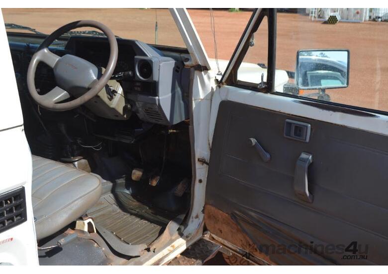 caption 1998 Toyota Landcruiser