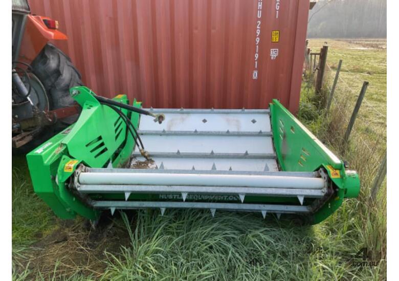 caption Hustler Bale Feeder