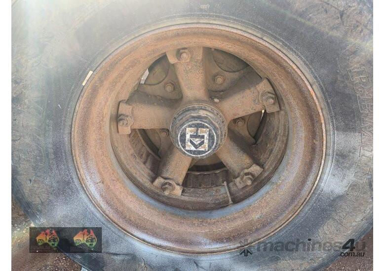 caption (9006) Dolly set for side tippers