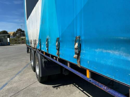 caption 2014 Scania P320 Curtainsider