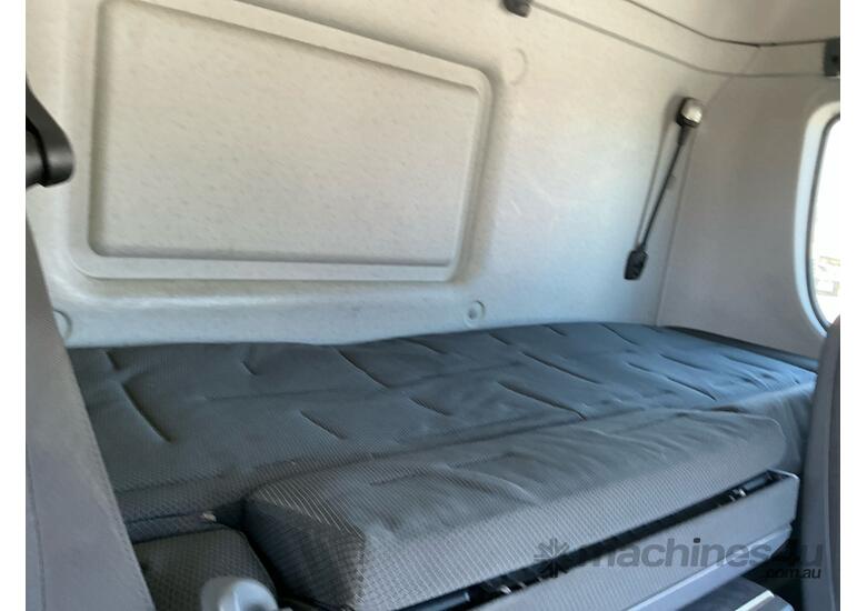 caption 2014 Scania P320 Curtainsider