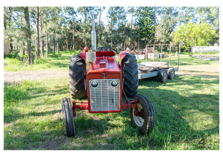 1971Circa, Red International Harvester 434 2.5L 4-cyl Diesel Tractor