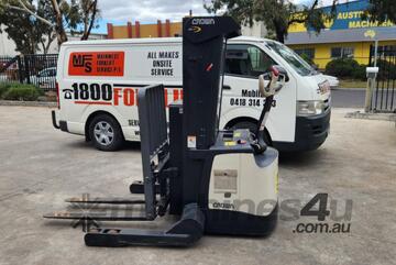 Crown SHR5500 Walkie stackers - Multiple available Crown SHR5500 Walkie stackers - Multiple available