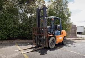 Toyota 2008   4T Forklift