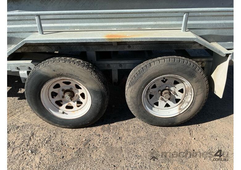 2011 Coastal Machinery Tandem Axle Tipping Box Trailer