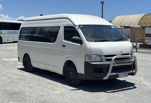 Toyota 2007   COMMUTER BUS