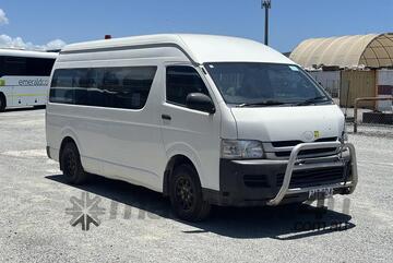 Toyota 2007   COMMUTER BUS
