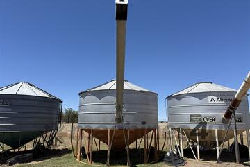 Sherwell Field Bin w Auger
