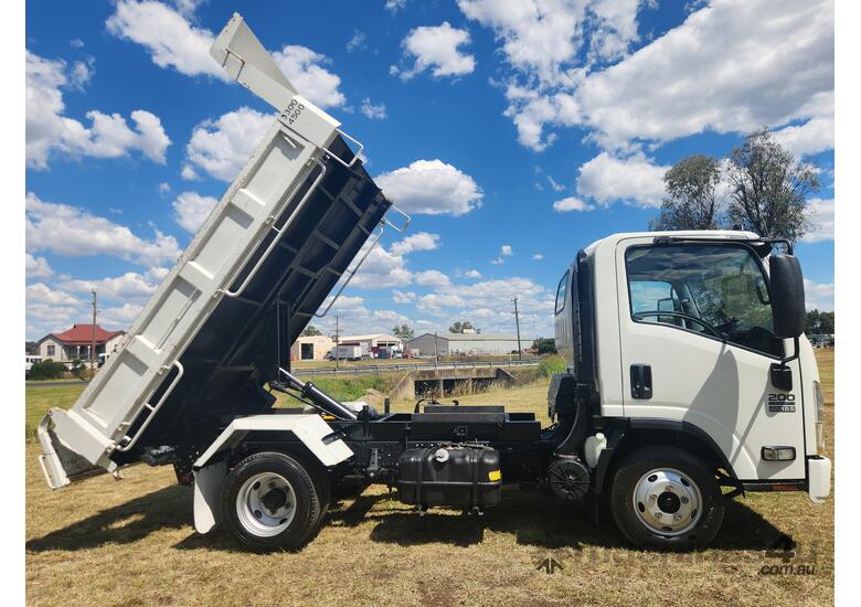  Isuzu NPR200 4x2 Single Cab Tipper Truck. Ex Council 