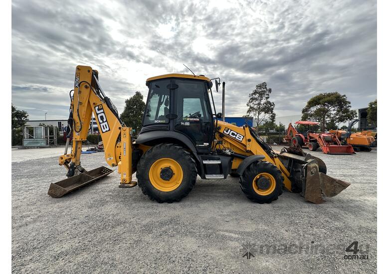 JCB 3CX 4WD Backhoe Loader (Council Asset) & 3 x Assorted Backhoe/Tractor Tyres