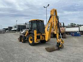JCB 3CX 4WD Backhoe Loader (Council Asset) & 3 x Assorted Backhoe/Tractor Tyres - picture2' - Click to enlarge