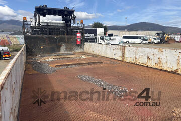 2003 Mitsubishi FM600 Tray Day Cab