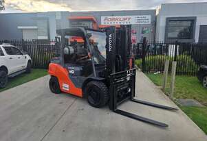 Toyota Forklift 4T Container Mast with Tyne Postioners(Unit#: AU459)