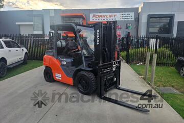 Toyota Forklift 4T Container Mast with Tyne Postioners(Unit#: AU459)