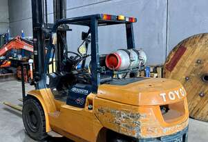 Toyota   4t LPG Forklift