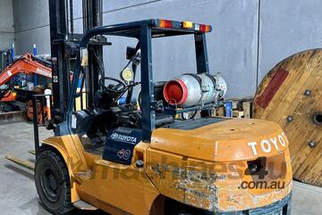 Toyota   4t LPG Forklift