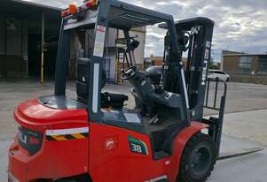 HELI 3.8T Electric Forklift | 4.5m Triplex Mast | High Performance & Low Hours