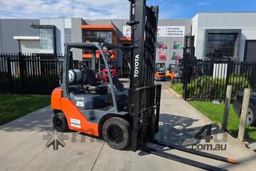 Toyota Forklift 2.5T with Tyne Positioners Low Hours (Unit#: AU488)