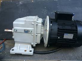 5.5KW 3 PHASE MOTOR AND DRIVE - picture0' - Click to enlarge
