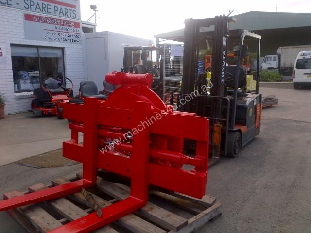 caption Bolzoni class 4 side shifting rotating fork clamp,