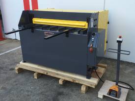 1300mm x 2mm Hydraulic in 240V or Volt - picture0' - Click to enlarge