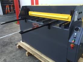 1300mm x 2mm Hydraulic in 240V or Volt - picture1' - Click to enlarge