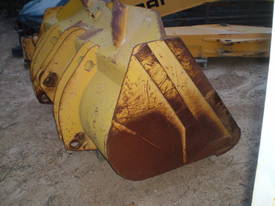 Custom Built Loader Bucket 2.61 ms wide - picture2' - Click to enlarge