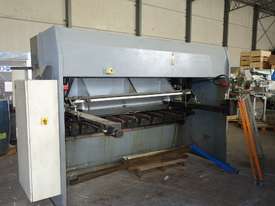 Imperial Hydraulic Guillotine  6x2500mm Capacity - picture0' - Click to enlarge