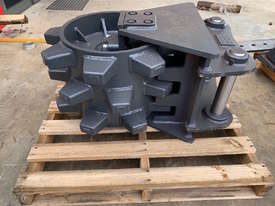 COMPACTION WHEEL 8 TONNE SYDNEY BUCKETS - picture0' - Click to enlarge