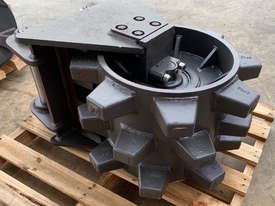 COMPACTION WHEEL 8 TONNE SYDNEY BUCKETS - picture1' - Click to enlarge