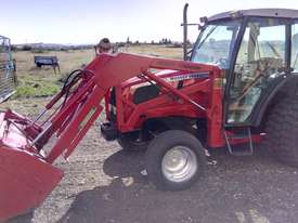 Massey Ferguson 2220 63hp Tractor 4WD 4-in-1 Loader - picture0' - Click to enlarge