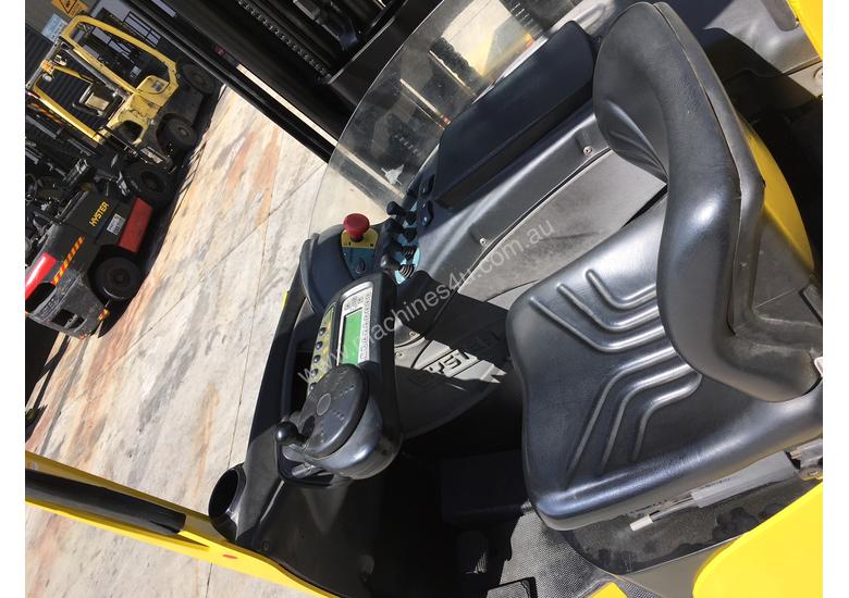 caption 1.5 Sit Down Reach Truck