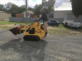 Mini Digger 16hp Briggs and Stratton Tracks  - picture1' - Click to enlarge