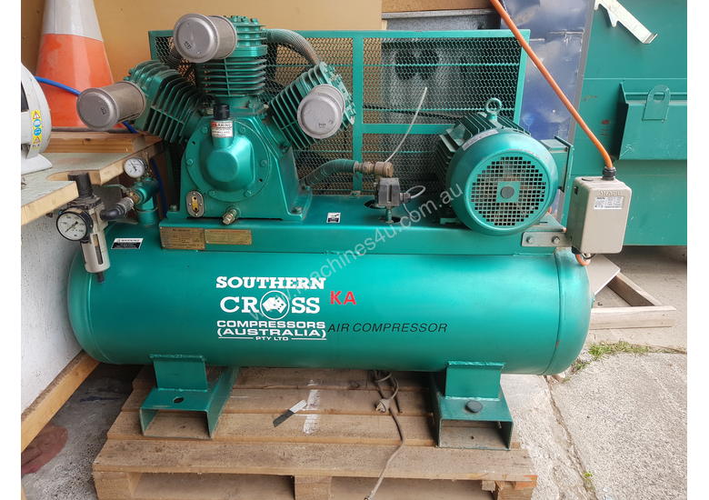 caption 3 phase Compressor