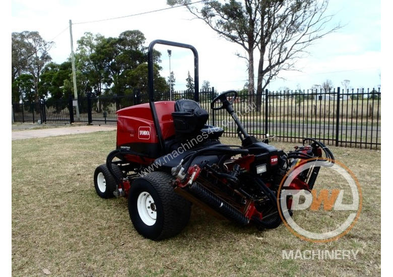 Used toro REELMASTER 5610 CROSS TRAX Ride On Mowers in , Listed on