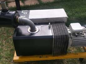Rotary Vane Vacuum Pump Leybold SV300 - picture0' - Click to enlarge
