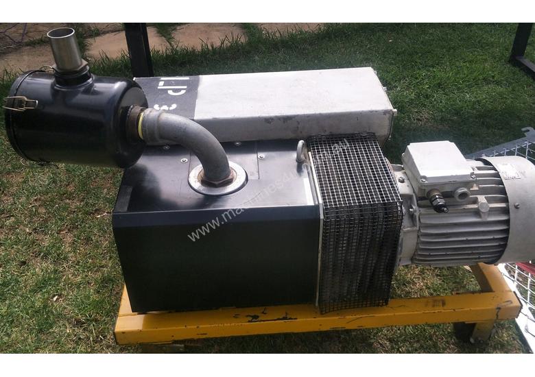 caption Rotary Vane Vacuum Pump Leybold SV300