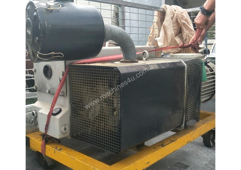 caption Rotary Vane Vacuum Pump Leybold SV300