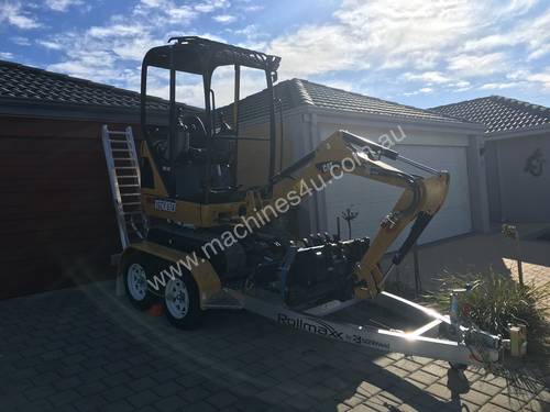 Cat 301.4c, 3 buckets and trailer 