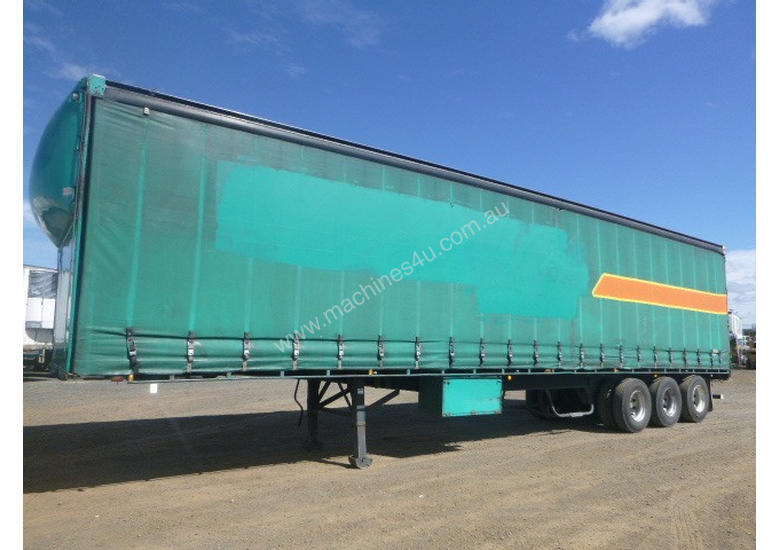 caption Barker Semi Curtainsider Trailer