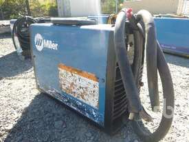 MILLER ELECTRIC MAXSTAR 200DX Welder - picture0' - Click to enlarge