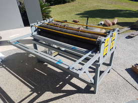 Sheet metal slitter  - picture2' - Click to enlarge